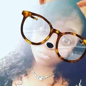 Meet your Posher, Loretta